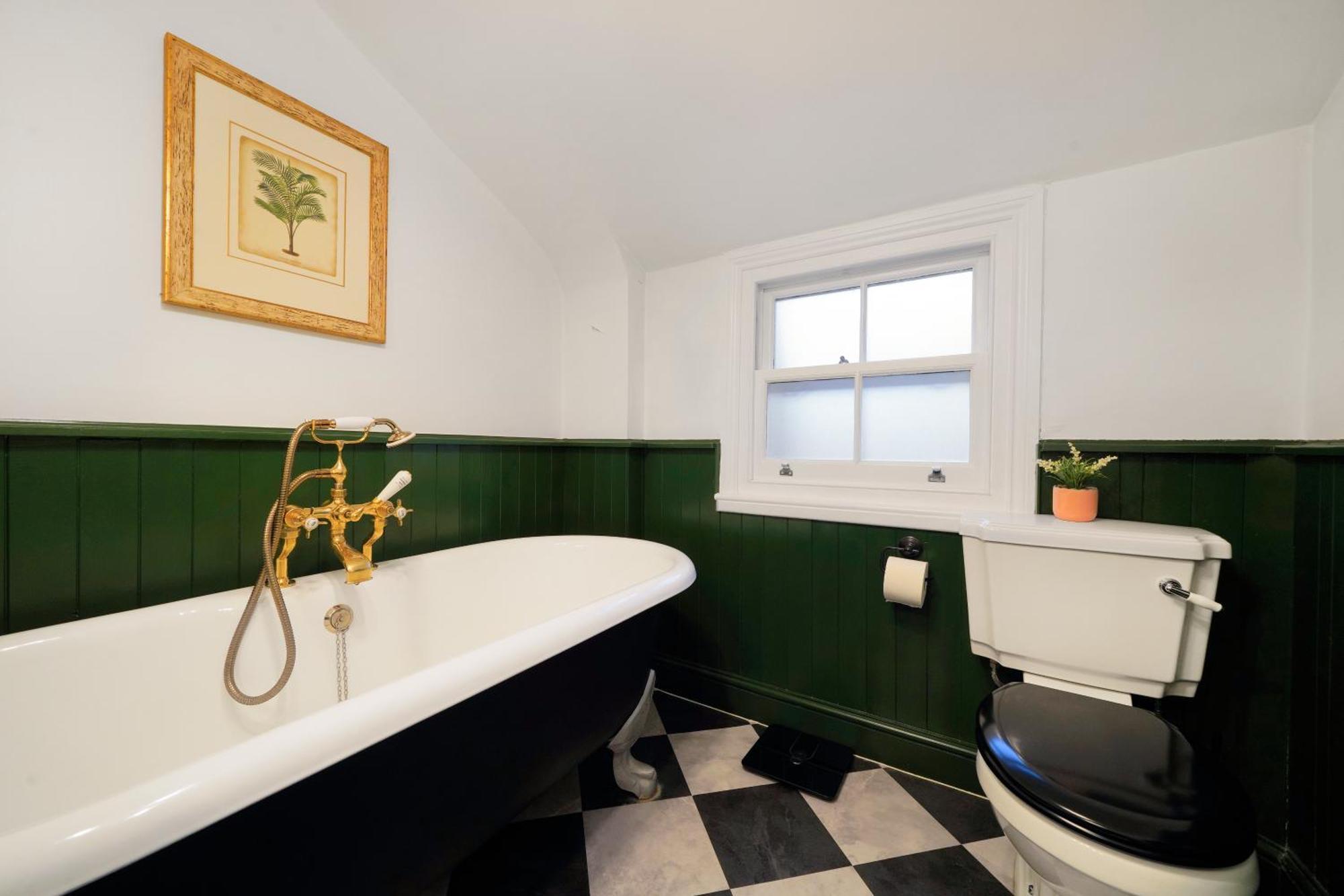 Luxury - In Battersea Park & Power Station Londra