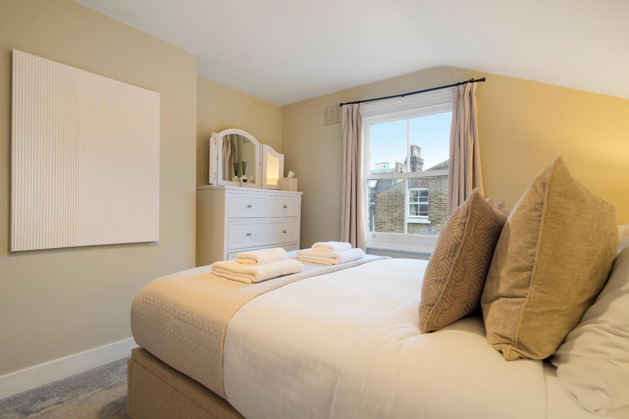 Luxury - In Battersea Park & Power Station * Londra
