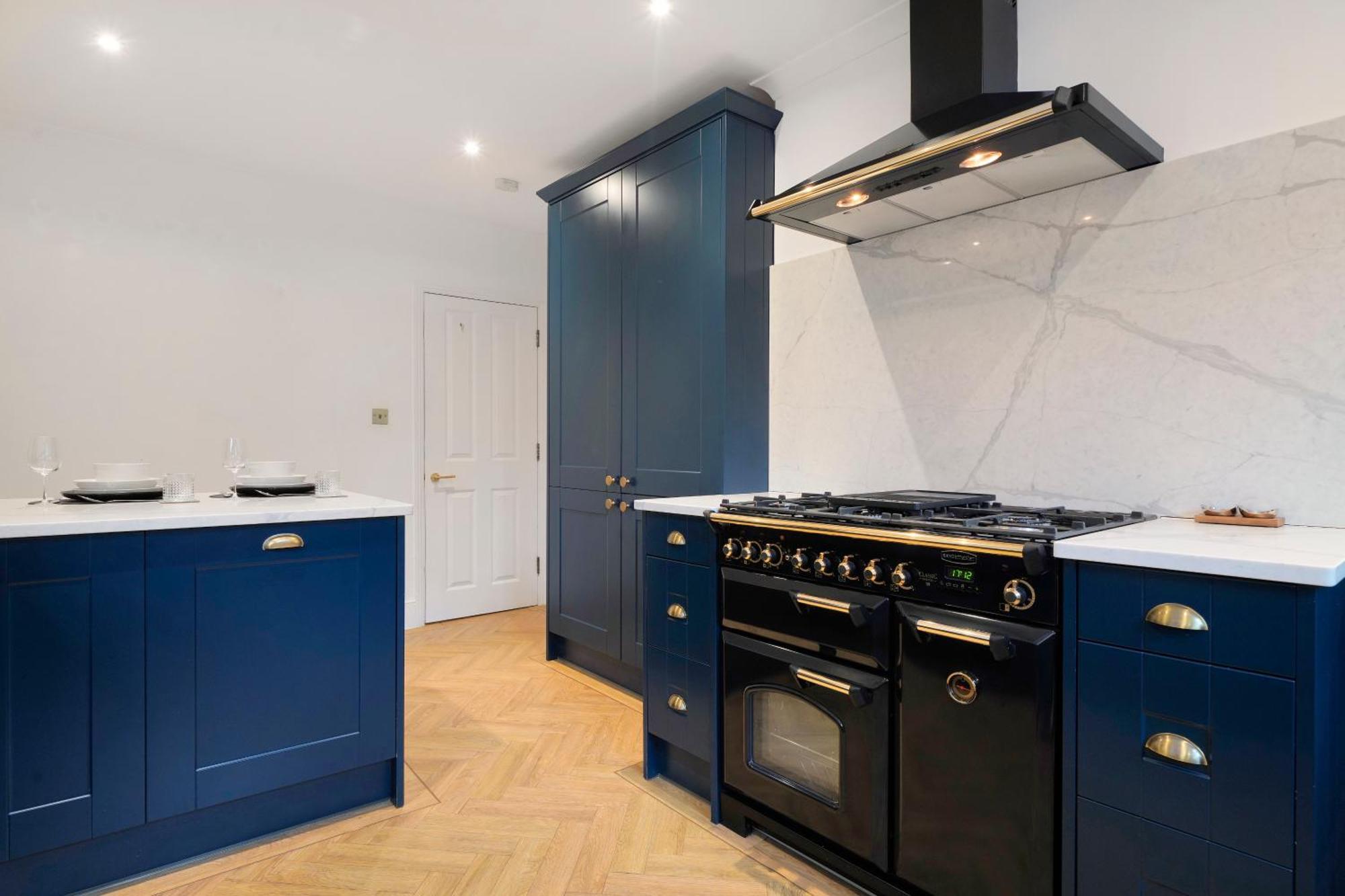 Luxury - In Battersea Park & Power Station *